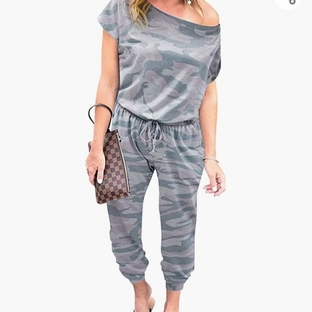 Women's camo jumper